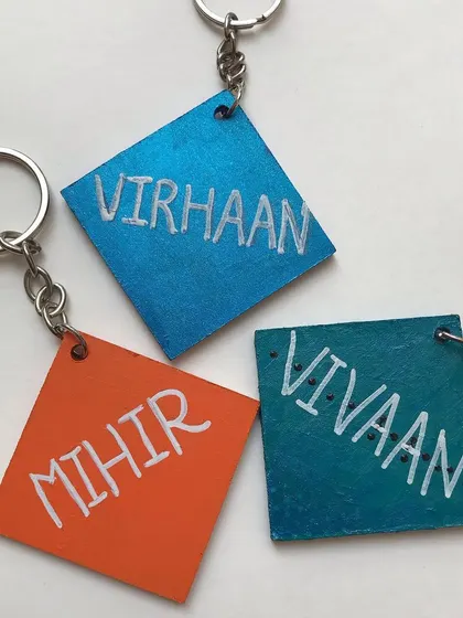The personalised side of my geometric keychains. The vibrant orange and blue backgrounds make the hand-painted names pop, creating a functional and artistic accessory.