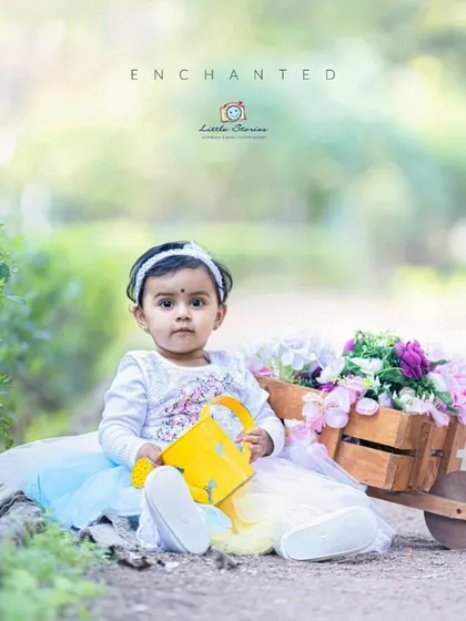 This enchanted garden theme is perfect for sitter sessions. The props are scaled for little hands, encouraging interaction and creating adorable photo opportunities.