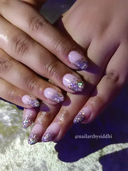 A sparkling, festive look with a full-coverage holographic glitter gradient. This is a great choice for Diwali, New Year's Eve, or any party.