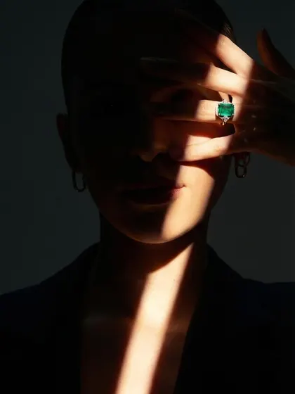 For the bride seeking a touch of color, a gemstone engagement ring is a beautiful choice. This exquisite natural green emerald, set in a delicate band, makes a statement that is both bold and deeply personal.
