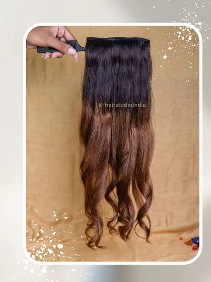 This 7-set of clip-in extensions features a beautiful ombre color. It's perfect for anyone wanting to add length and a trendy color effect for a special occasion or everyday wear.