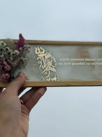 A different angle of the Shivji tray, showing the texture and the beautiful arrangement of dried flowers.