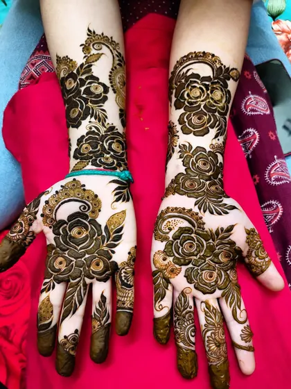 A beautiful design with large rose motifs and delicate leafy vines.