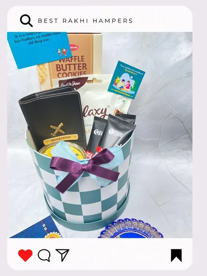 A checkered round box hamper for Rakhi, featuring a personalized wallet, cookies, and chocolates. A stylish and practical gift for a brother.