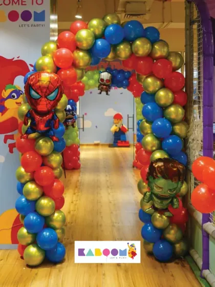Another look at our superhero welcome. This balloon arch with Spider-Man and the Hulk makes it clear that an epic party is about to begin.