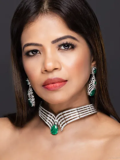 Another angle of the diamond and emerald set, showing the beautiful craftsmanship. I provide multiple angles for a comprehensive product showcase.