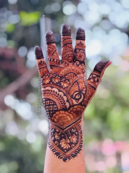 A classic and full mehendi design for the palm. I've used a mix of floral, paisley, and geometric patterns to create a dense and rich look, with shaded fingertips for a traditional finish.