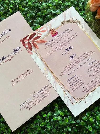 A modern and minimalist invitation with a simple leaf motif. This design is perfect for couples who appreciate understated elegance.