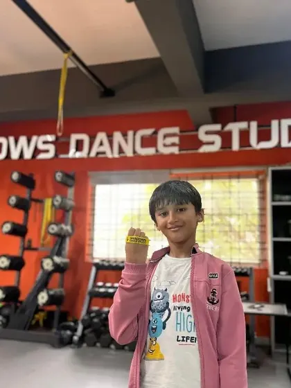 Tejas proudly shows his yellow band, earned for his explicit performance in the intermediate level. Congratulations.