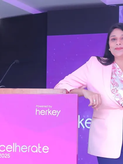A moment of reflection between sessions at the HerKey AccelHERate event. I take time to connect with the event's theme and deliver a message that resonates.