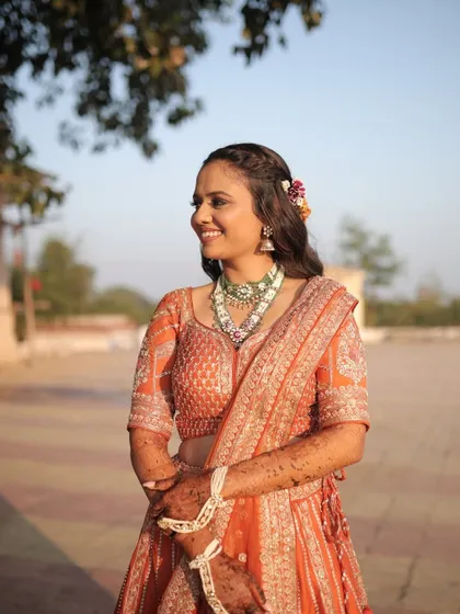 Another beautiful shot of the bride, with a happy and natural smile. The makeup is fresh and enhances her joyful expression.