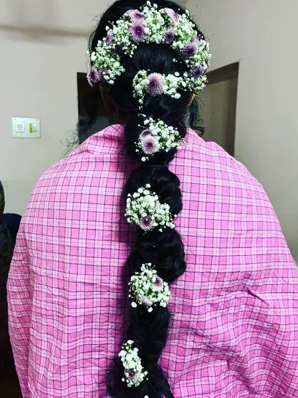 Learning to work with flowers is essential for bridal hairstyling. I teach you how to create intricate traditional braids and beautifully incorporate fresh flowers like jasmine and baby's breath for an authentic and elegant finish.