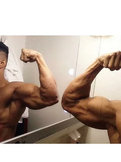 The after-workout selfie is its own reward. This mirror shot highlights the bicep peak and forearm vascularity, signs of a great arm day pump.
