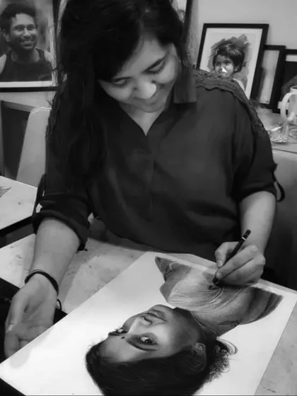 A throwback photo of me working on this very portrait at the Pencil Perceptions academy, a place where I honed my skills in realism.