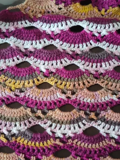 This close-up shows the beautiful waves of color in the Virus Shawl. Each row builds upon the last to create this mesmerizing, scalloped effect.