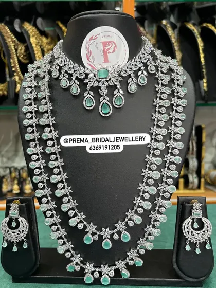 A beautiful AD set with pastel green teardrop stones.