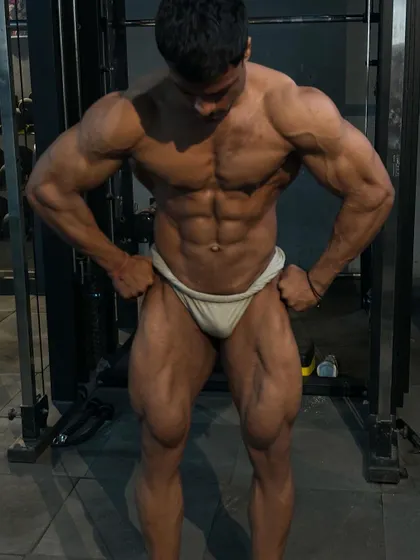 Front lat spread, a crucial pose to display width and a V-taper. We are ready for the upcoming shows.