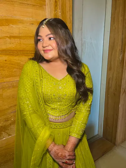 Another shot of this fresh and modern Roka look. The makeup is minimal, with a focus on radiant skin and a soft smile.