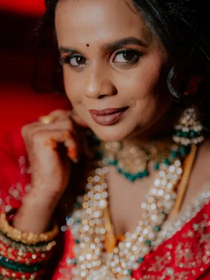 A beautiful close-up portrait of the bride, highlighting her makeup and jewelry.
