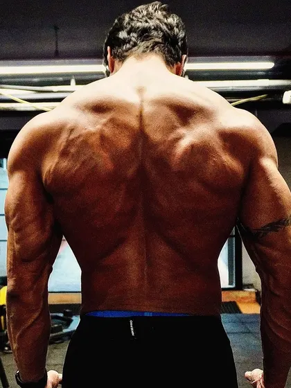 A classic back lat spread, showing the width and power built to move forward.