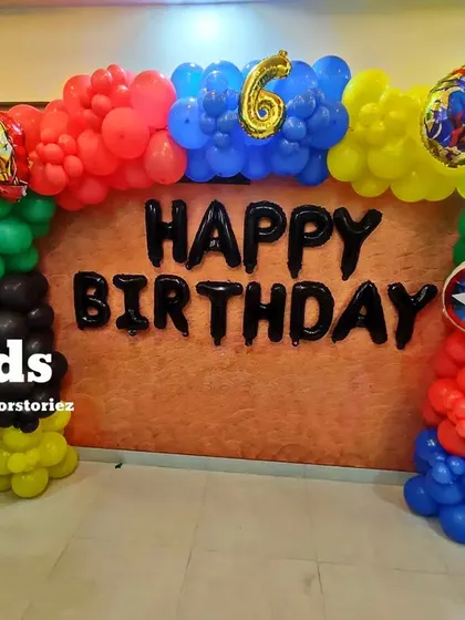 A clear shot of the Avengers themed balloon arch. This setup is perfect for a young superhero fan's birthday party, creating an action-packed backdrop.