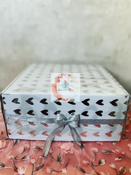 A duplicate of image 65, showing the hamper's exterior.