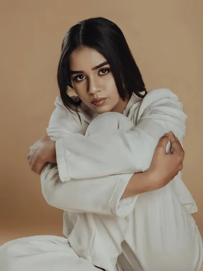 Another powerful pose from the same series. The focus is on creating a strong bone structure through subtle contouring, a fundamental skill for editorial work.