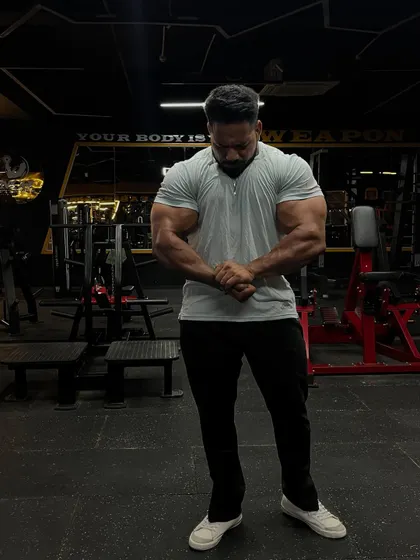 A most muscular pose.