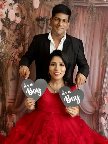 A fun and clear announcement for twin boys. We can incorporate signs and props to make your photos personal and special.