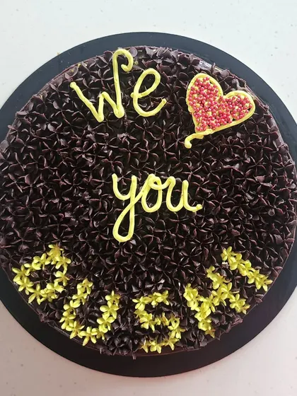Sometimes a simple message says it all. This dark chocolate cake was made to show appreciation, with intricate piping work creating a beautiful texture across the entire surface.