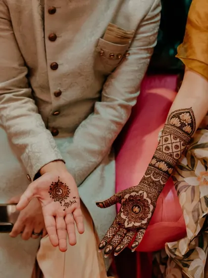 A duplicate of 256, showing the groom's henna alongside the bride's intricate design.
