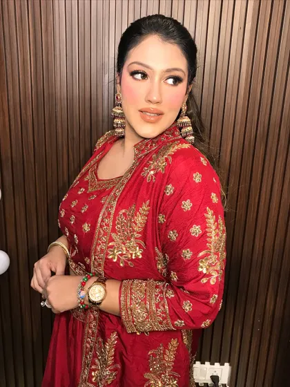 Another angle of this desi glam look, perfect for any festive occasion.