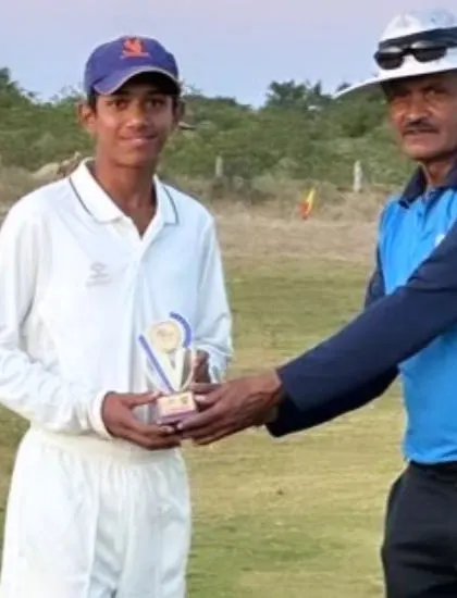 Players receiving awards during the Chitradurga tour.
