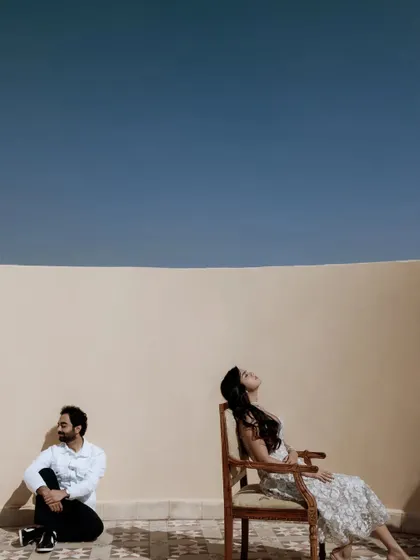 An artistic and minimalist pre-wedding portrait using negative space and clean lines. This modern approach to couple photography creates a striking and memorable image.