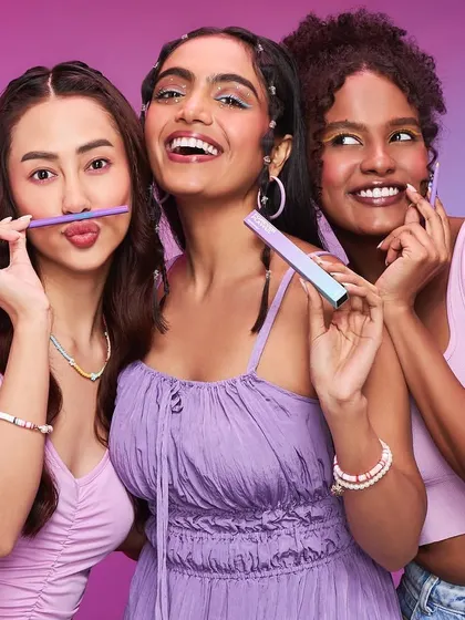 Another look from the Joyology Beauty campaign, this time featuring purple-toned makeup. I used graphic liner and soft lilac shades to create a cohesive and trendy look that highlights the brand's versatile product range.