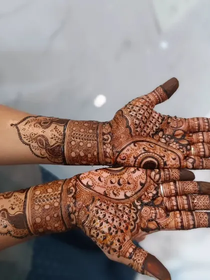 A beautiful, flowing design that is perfect for a festive occasion. The patterns are inspired by paisley and floral motifs.