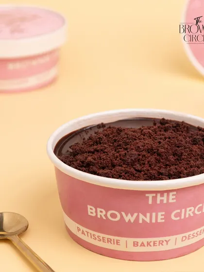 For the serious chocoholic, our Death by Chocolate Cake Tub offers layers of intense chocolate cake, rich ganache, and brownie crumbles. It’s as decadent as it sounds.
