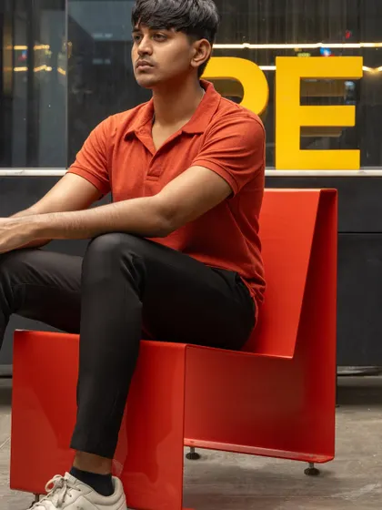 The vibrant red of the chair provides a bold accent in any space. Its weather-resistant finish and durable construction make it perfectly suited for a variety of environments, from indoor lounges to outdoor terraces.