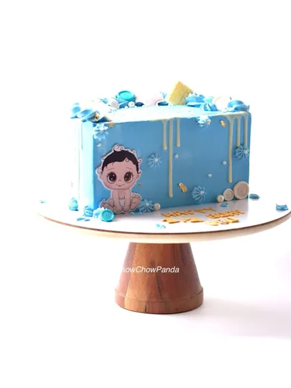 Another half-birthday cake design, this one in a square shape with a cute baby topper. This was a Butterscotch flavour cake with a white chocolate drip.