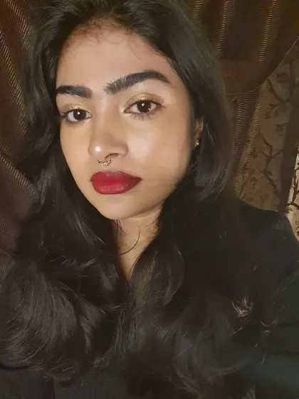 Sometimes, a bold lip is all you need. This look is for those who want to make a confident statement, perfect for an evening party or a special occasion.
