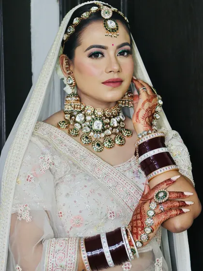 A final stunning portrait of the bride.