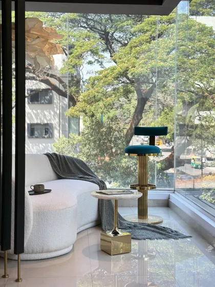This is the front display box for the Casa Creations furniture showroom. The goal was to create an experiential retail space that feels like a gallery, using large glass windows to frame the luxurious furniture against the backdrop of lush greenery.