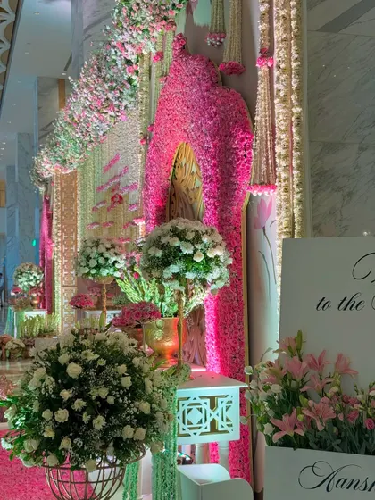 A detail of the entrance, where a massive arch made of pink flowers creates a dramatic statement. This is how we ensure every glance reveals a new layer of beauty.
