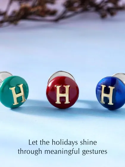 Let the holidays shine through meaningful gestures. These custom initial buttons are a perfect personalized gift. Available in a variety of enamel colours, they add a unique and stylish touch to any shirt.