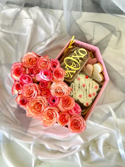 This heart-shaped gift box features two different brownie slabs and fresh roses, perfect for the ultimate chocolate lover.