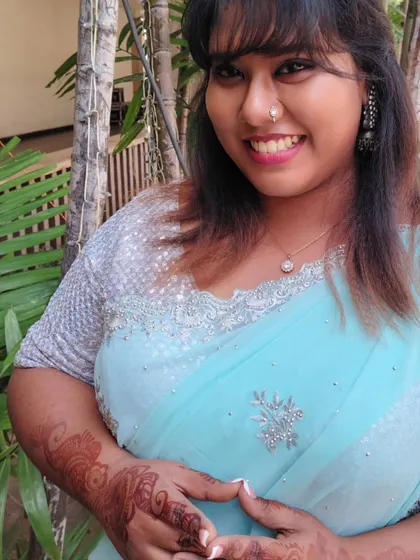 A close-up showing the beautiful henna and the details of the saree. Every element contributed to this memorable look.