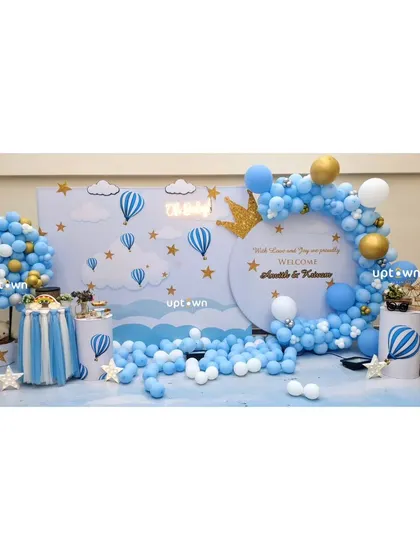 A "Welcome Baby" party with a hot air balloon theme in blue and white.