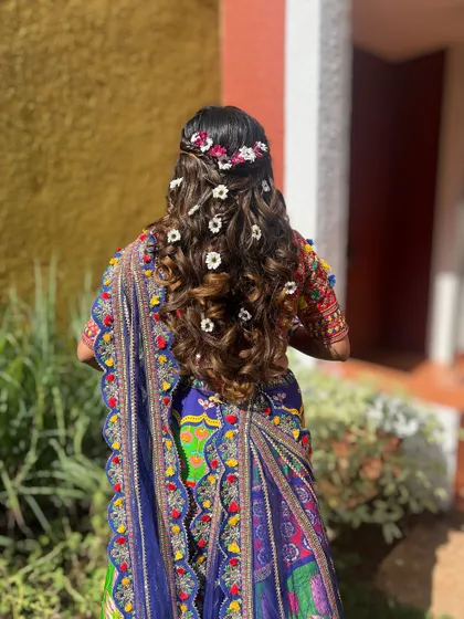 A view of the beautiful floral hairstyle for the carnival look. The soft curls are adorned with fresh flowers, adding to the playful and vibrant vibe.