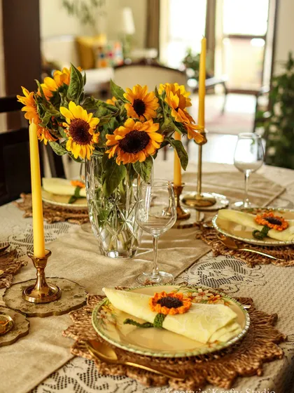 A full view of the sunflower tablescape, showing how all the elements come together.