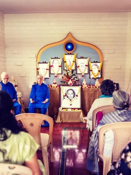 Nayaswami Jyotish and Devi during a visit to our retreat, surrounded by devotees. Visits from our spiritual directors are always a special occasion, filling our community with inspiration and divine blessings.